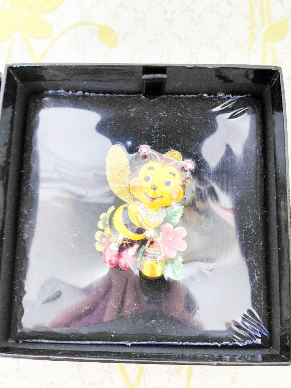 New In Box Butler & Wilson Rhinestone Enamel Honey Bee Brooch Pin UK